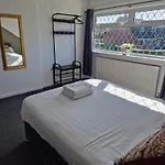Warsett Crescent, 5 Bedrooms Near The Coast. Prázdninový dům *