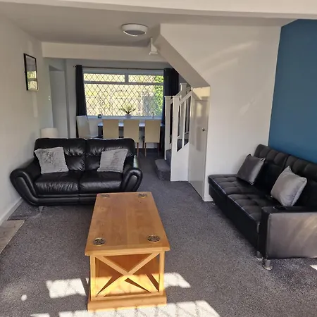 Warsett Crescent, 5 Bedrooms Near The Coast.