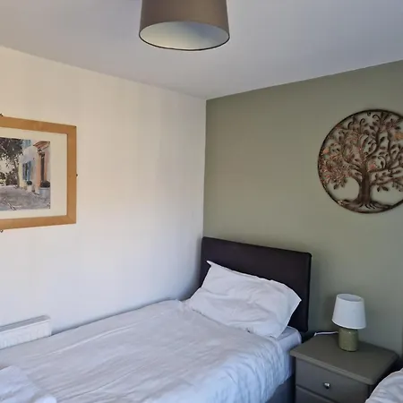 Warsett Crescent, 5 Bedrooms Near The Coast. Skelton (North Yorkshire)