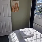 Warsett Crescent, 5 Bedrooms Near The Coast.