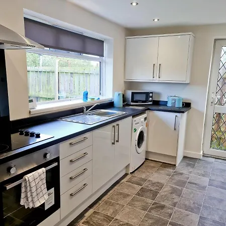 Warsett Crescent, 5 Bedrooms Near The Coast. בית נופש