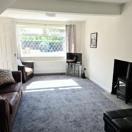 Warsett Crescent, 5 Bedrooms Near The Coast. *