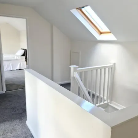 Warsett Crescent, 5 Bedrooms Near The Coast. בית נופש