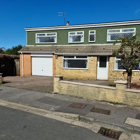 Warsett Crescent, 5 Bedrooms Near The Coast. * Skelton (North Yorkshire)
