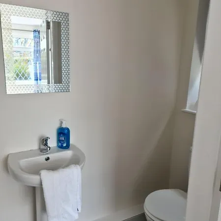 בית נופש Warsett Crescent, 5 Bedrooms Near The Coast. *