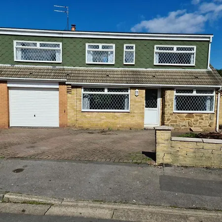 Warsett Crescent, 5 Bedrooms Near The Coast. Feriehus *