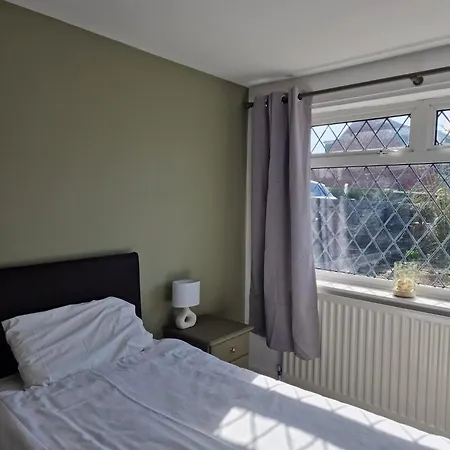 Feriehus Warsett Crescent, 5 Bedrooms Near The Coast. *