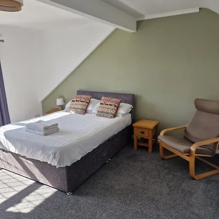 Feriehus Warsett Crescent, 5 Bedrooms Near The Coast. *