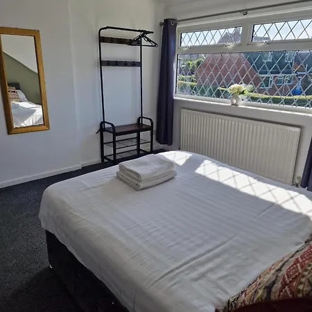 Warsett Crescent, 5 Bedrooms Near The Coast. Feriehus *