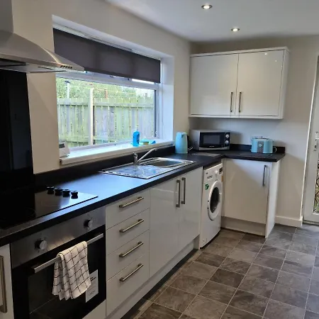 Warsett Crescent, 5 Bedrooms Near The Coast. *