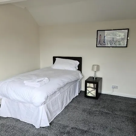 Warsett Crescent, 5 Bedrooms Near The Coast. * Skelton (North Yorkshire)