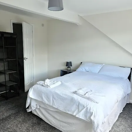 Warsett Crescent, 5 Bedrooms Near The Coast. * Skelton (North Yorkshire)